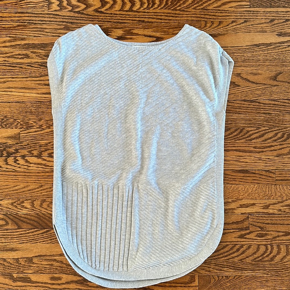 Reitmans grey sleeveless small top